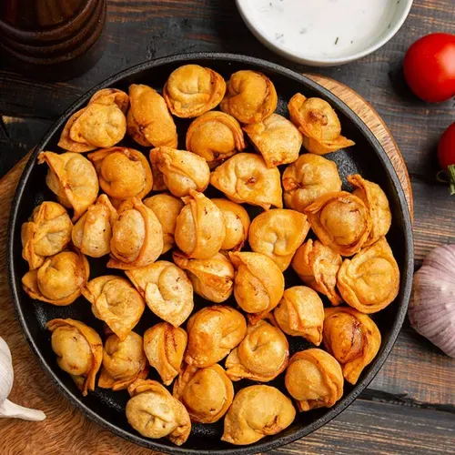 Pelimeni Prăjite cu sos de usturoi